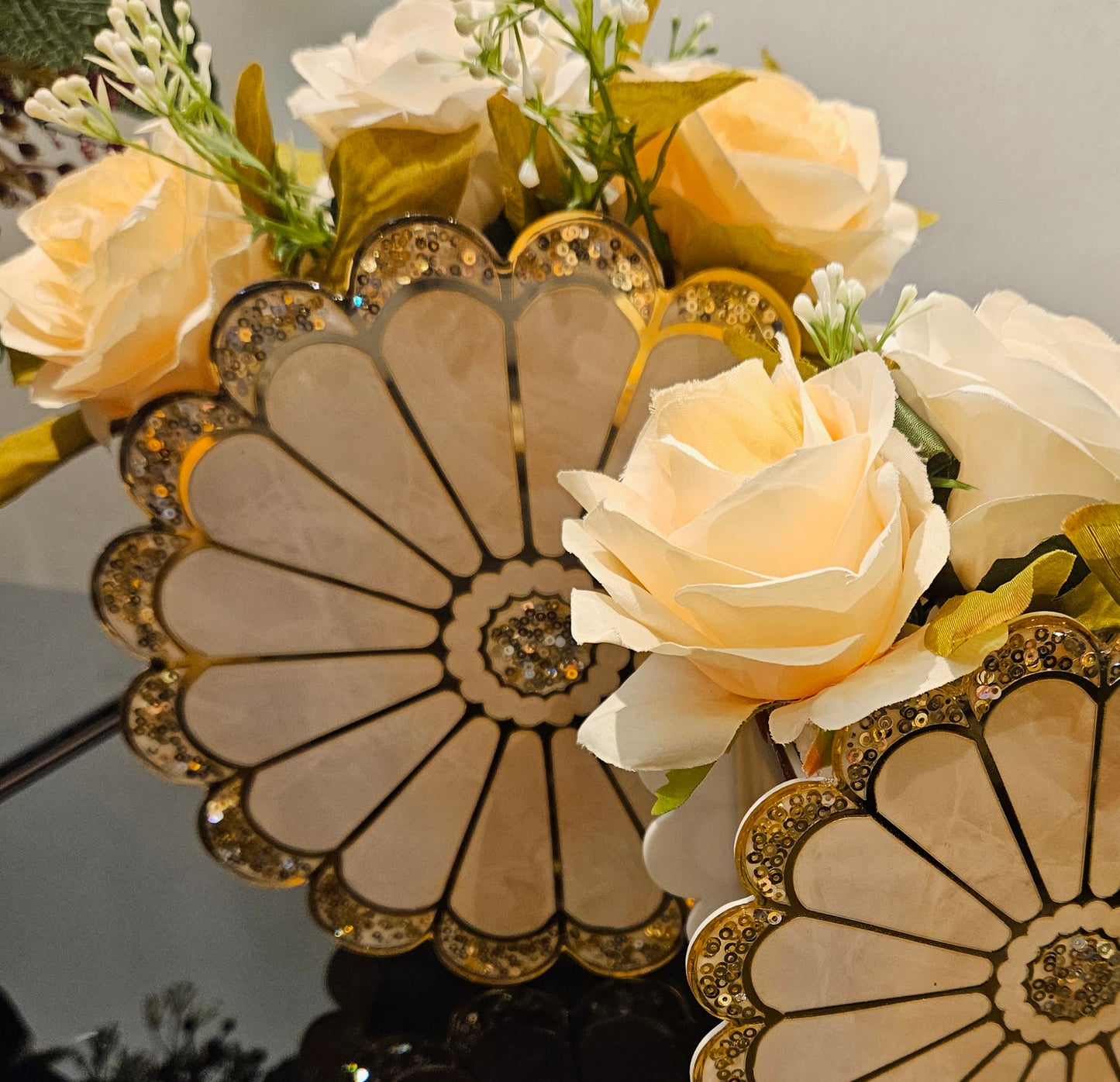 Daisy Gold: Vase 8"