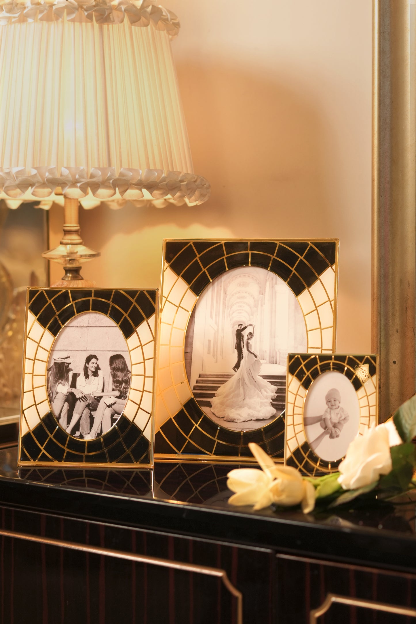 Web Black & White: Photo Frame