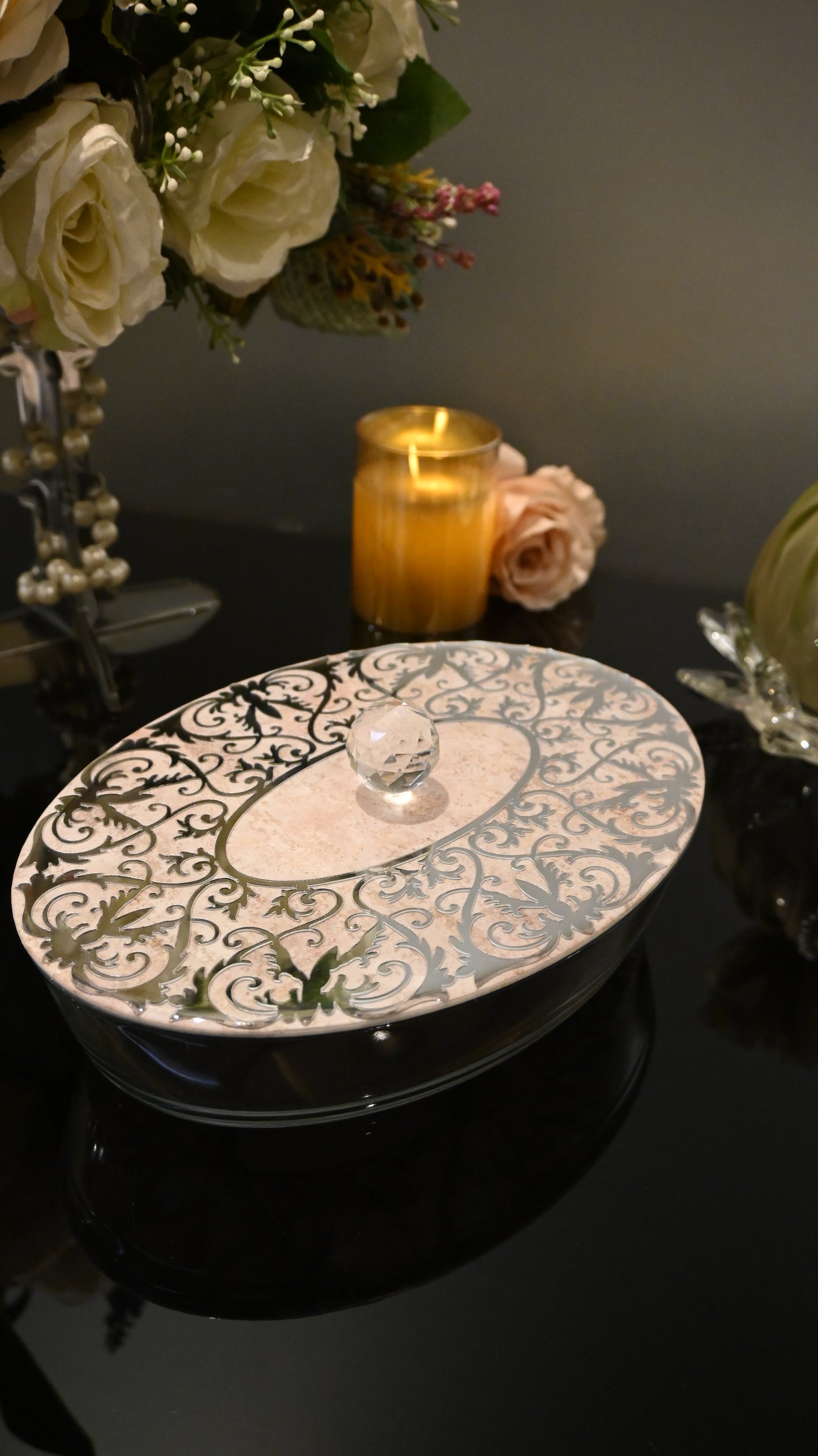 Royal Beige: Serving Bowl with Lid