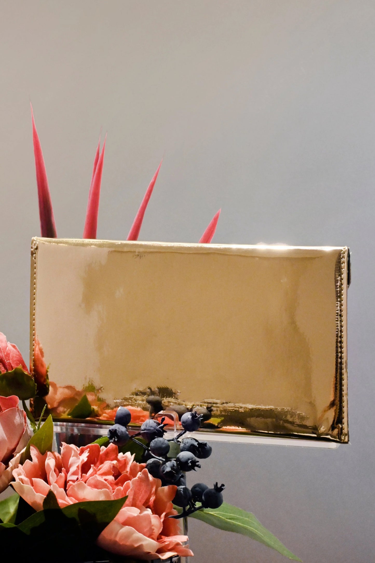 Daisy Gold: Clutch