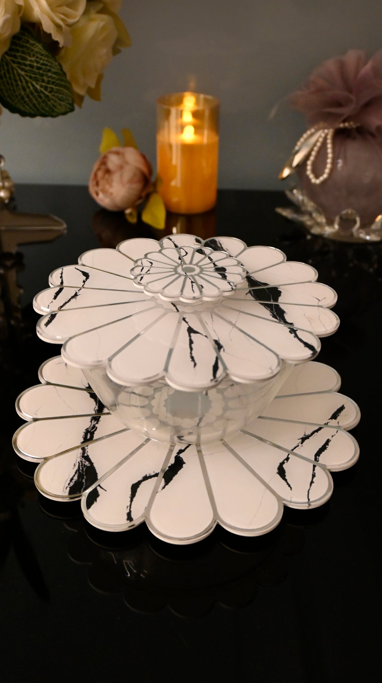 Daisy White: Serving Bowl With Lid