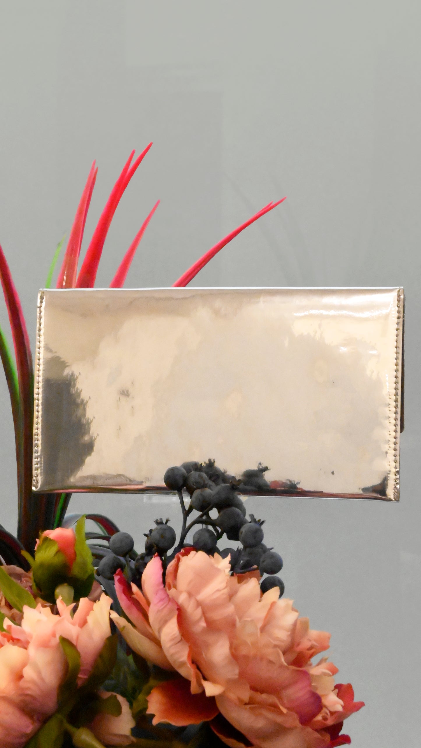 Daisy White: Clutch
