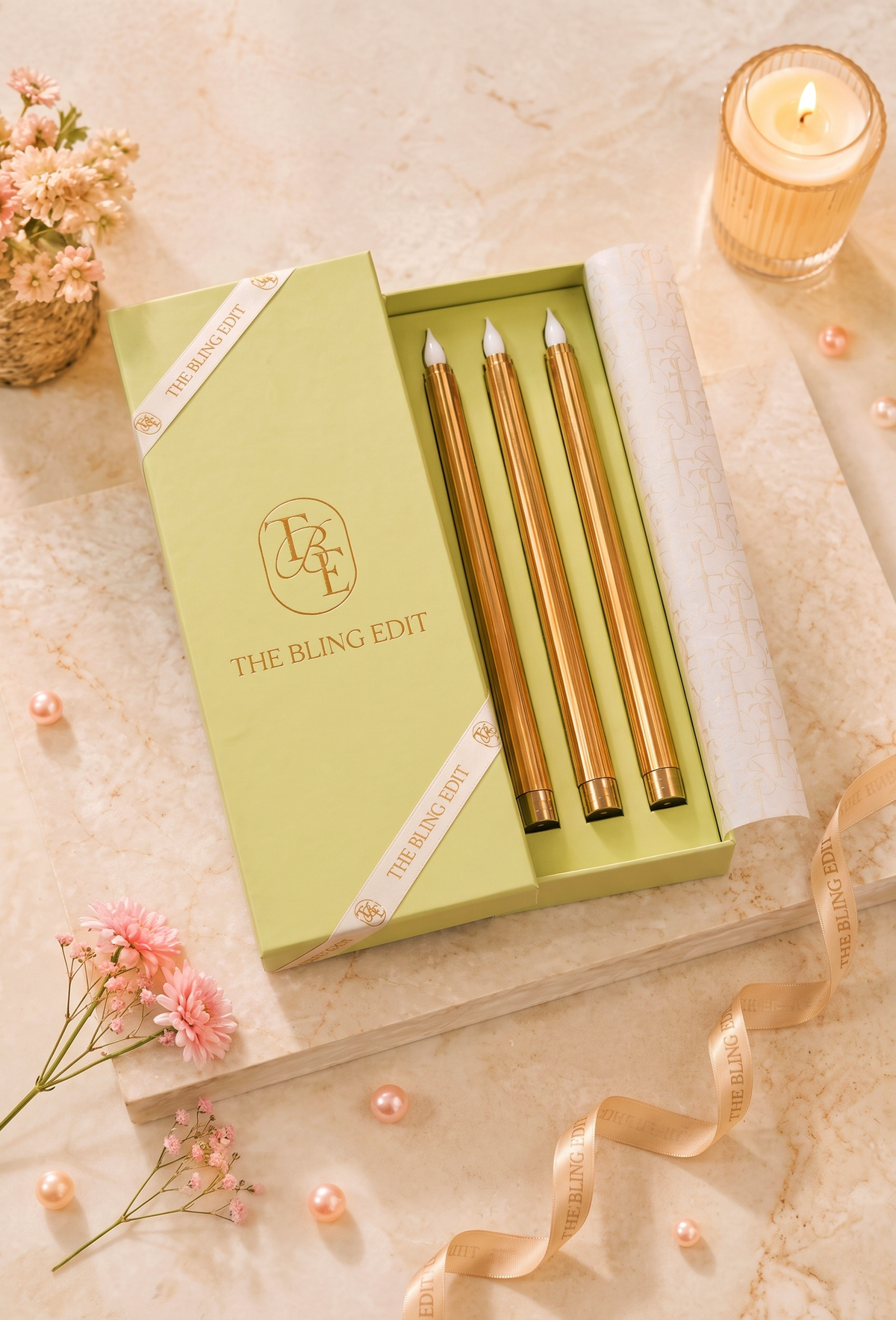 Metallic Gold: Sleek Candle