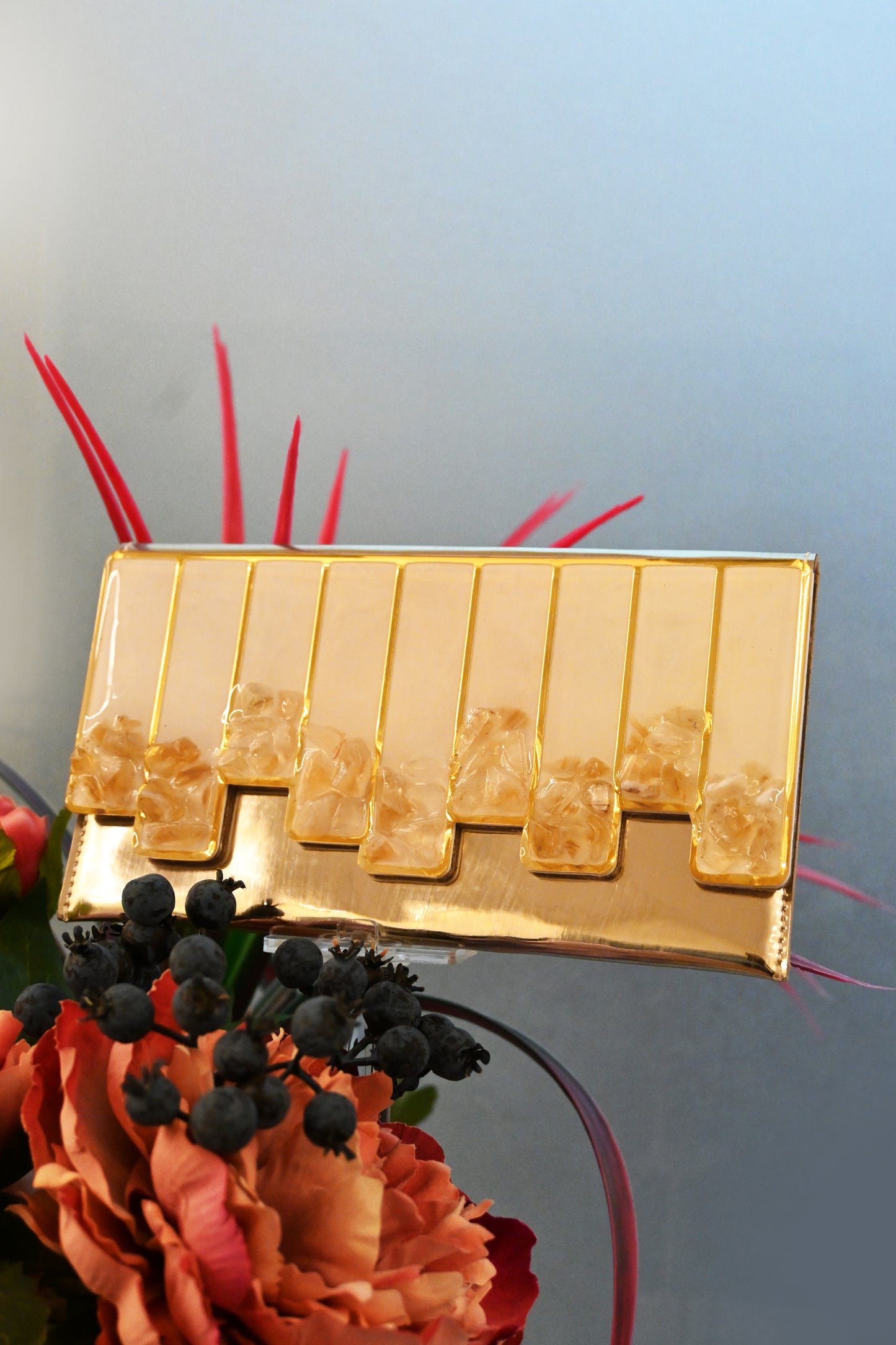 High-Low Stones Golden: Clutch