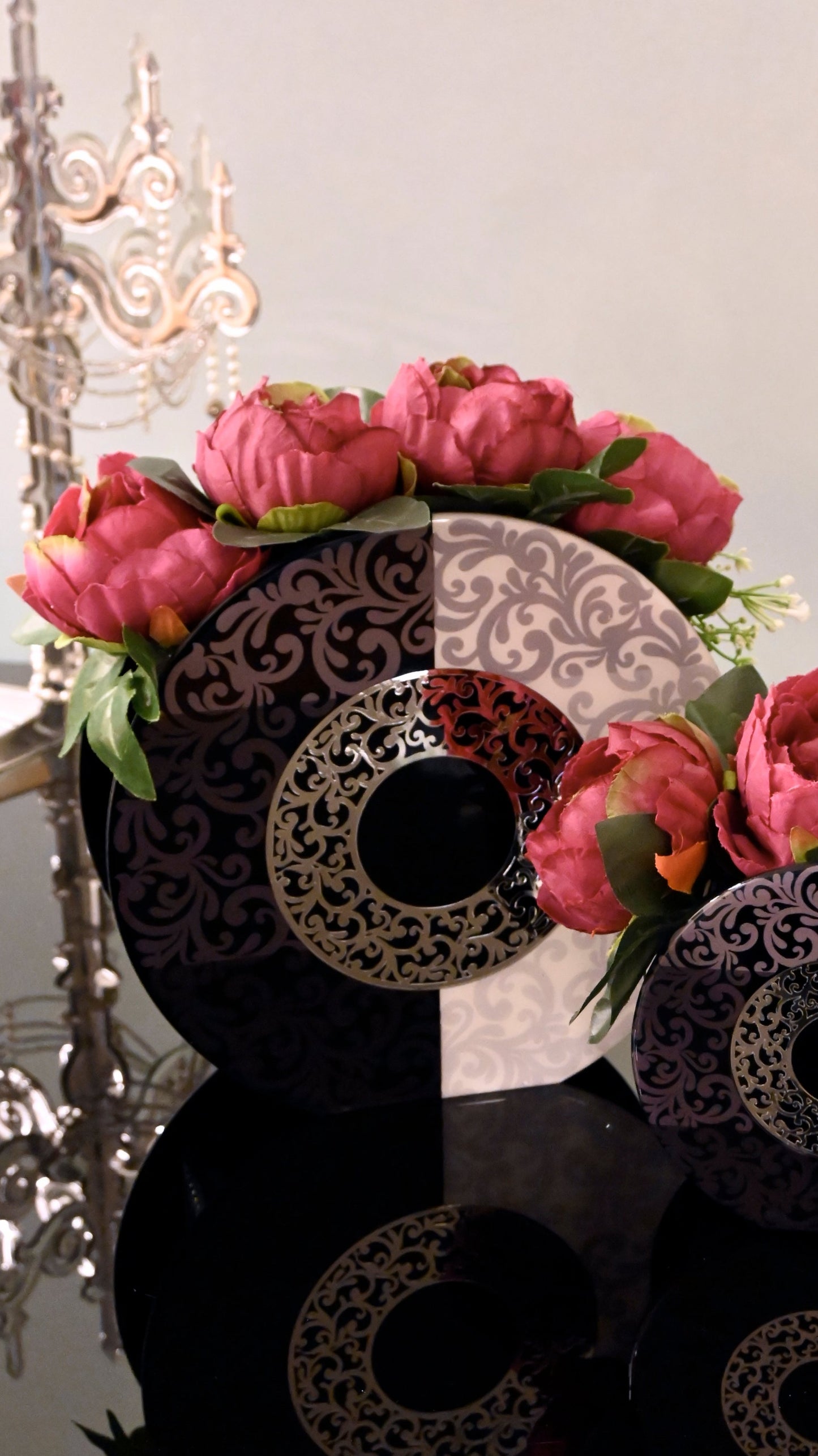Imperial Black & White: 10" Vase