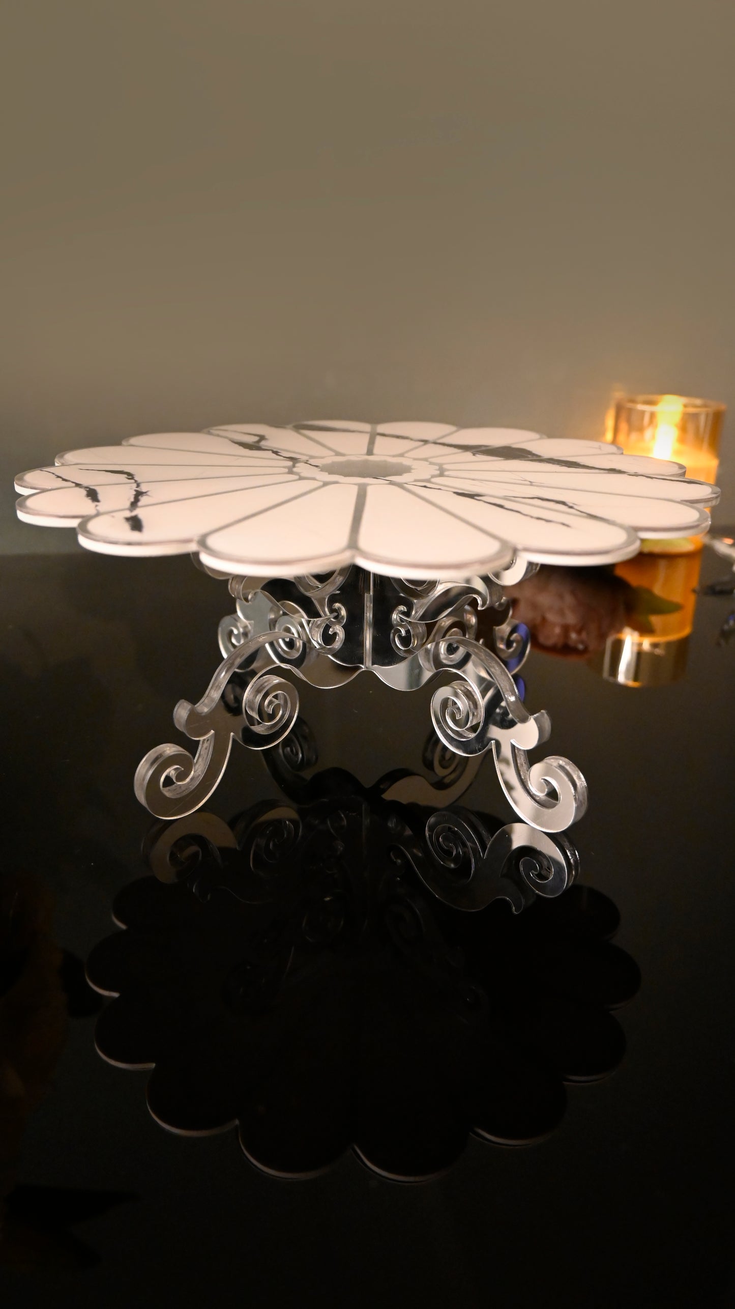 Daisy White: Cake Stand 10''