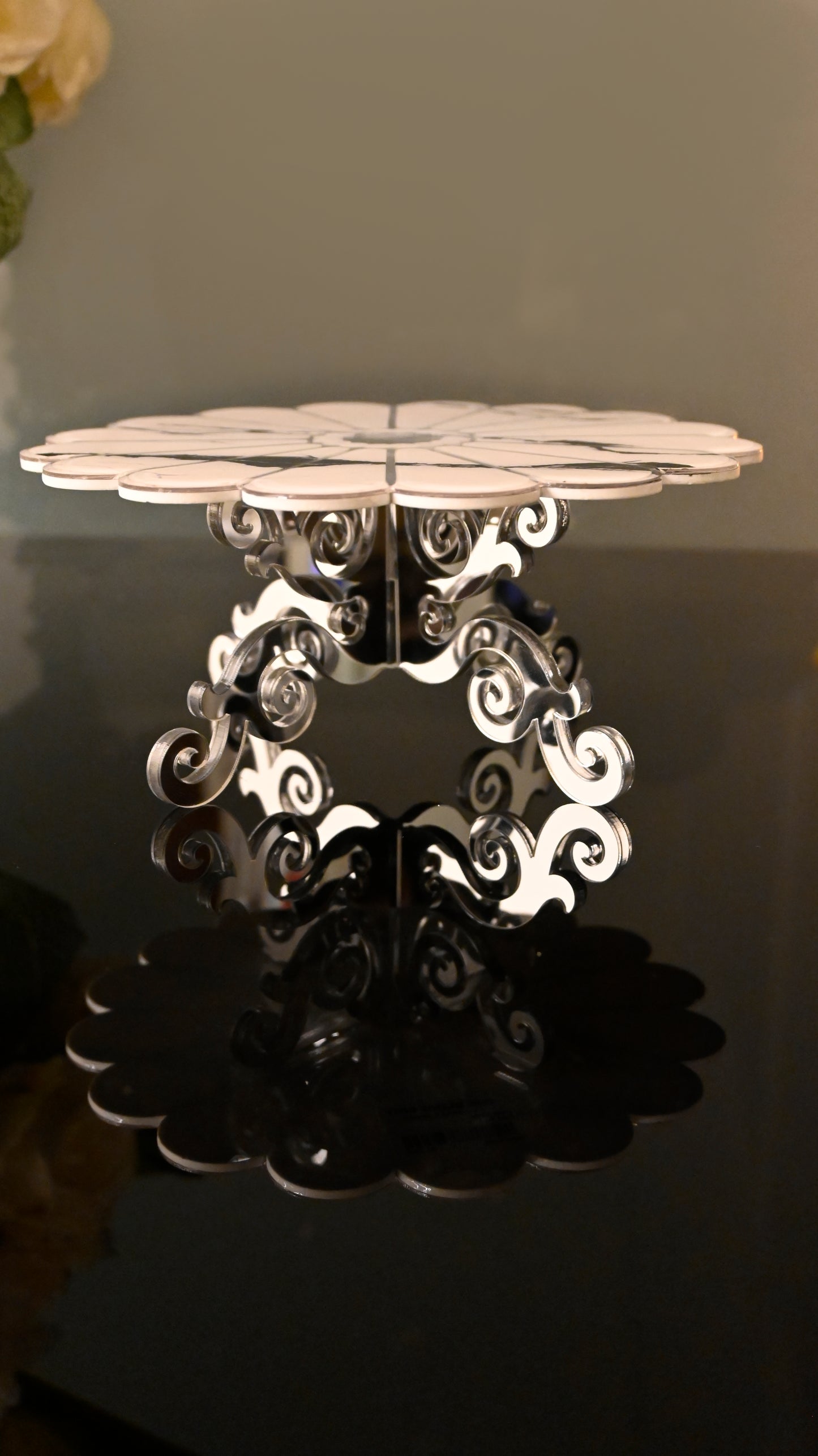 Daisy White: Cake Stand 8''