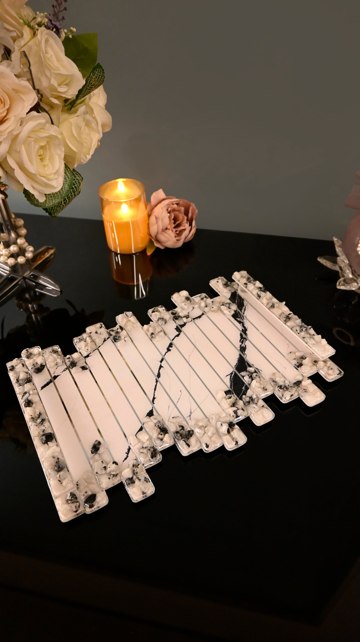 High-Low Stones White: Standard Tray