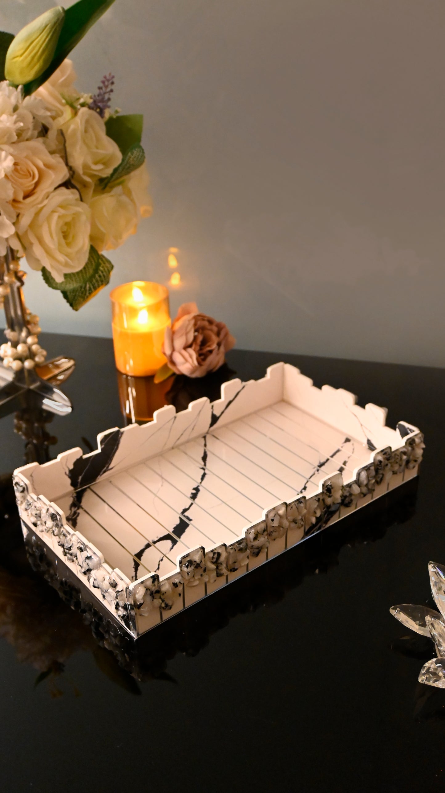 High-Low Stones White: Medium 4 Wall Tray