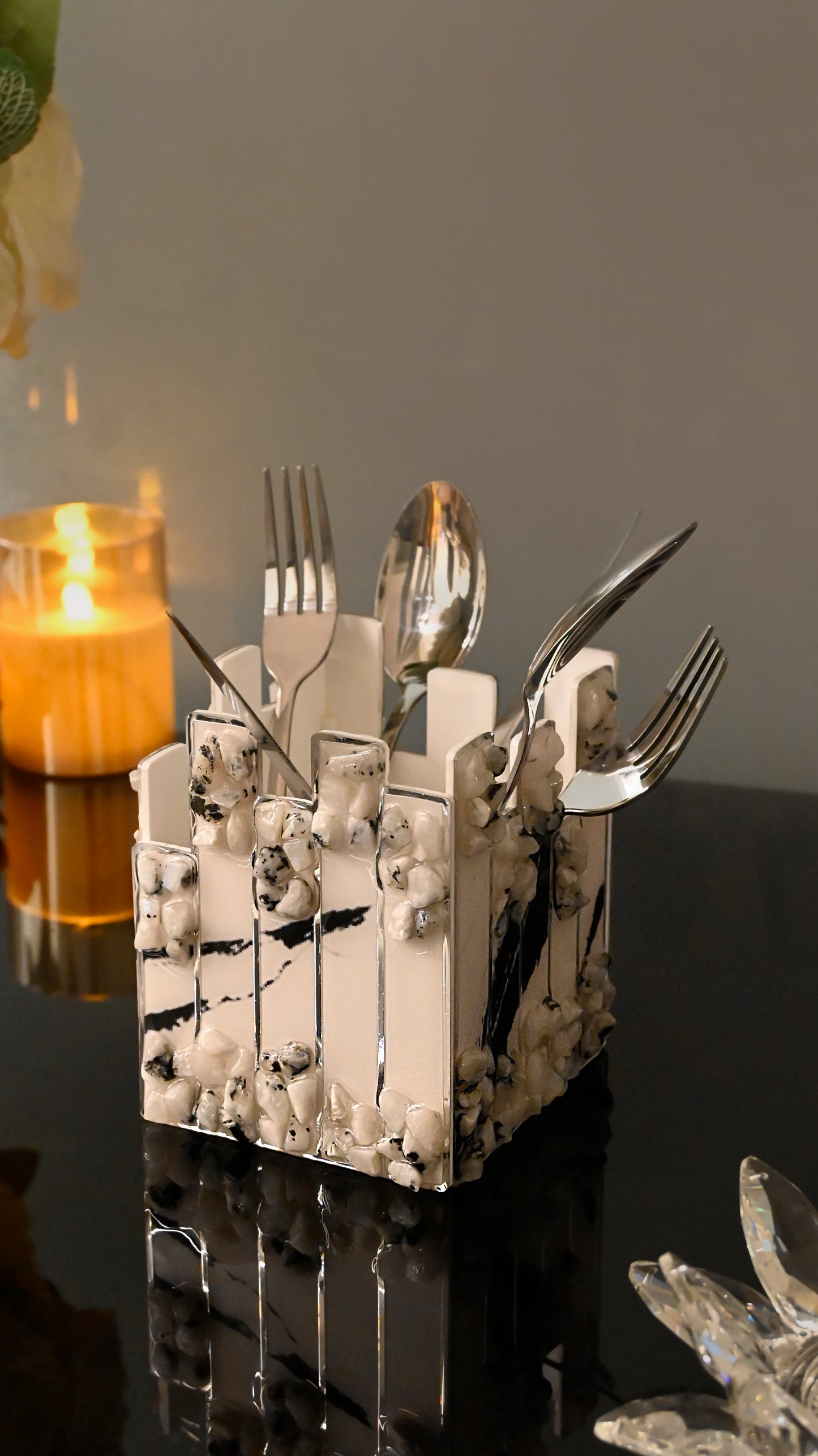 High-Low Stones White: Cutlery Holder