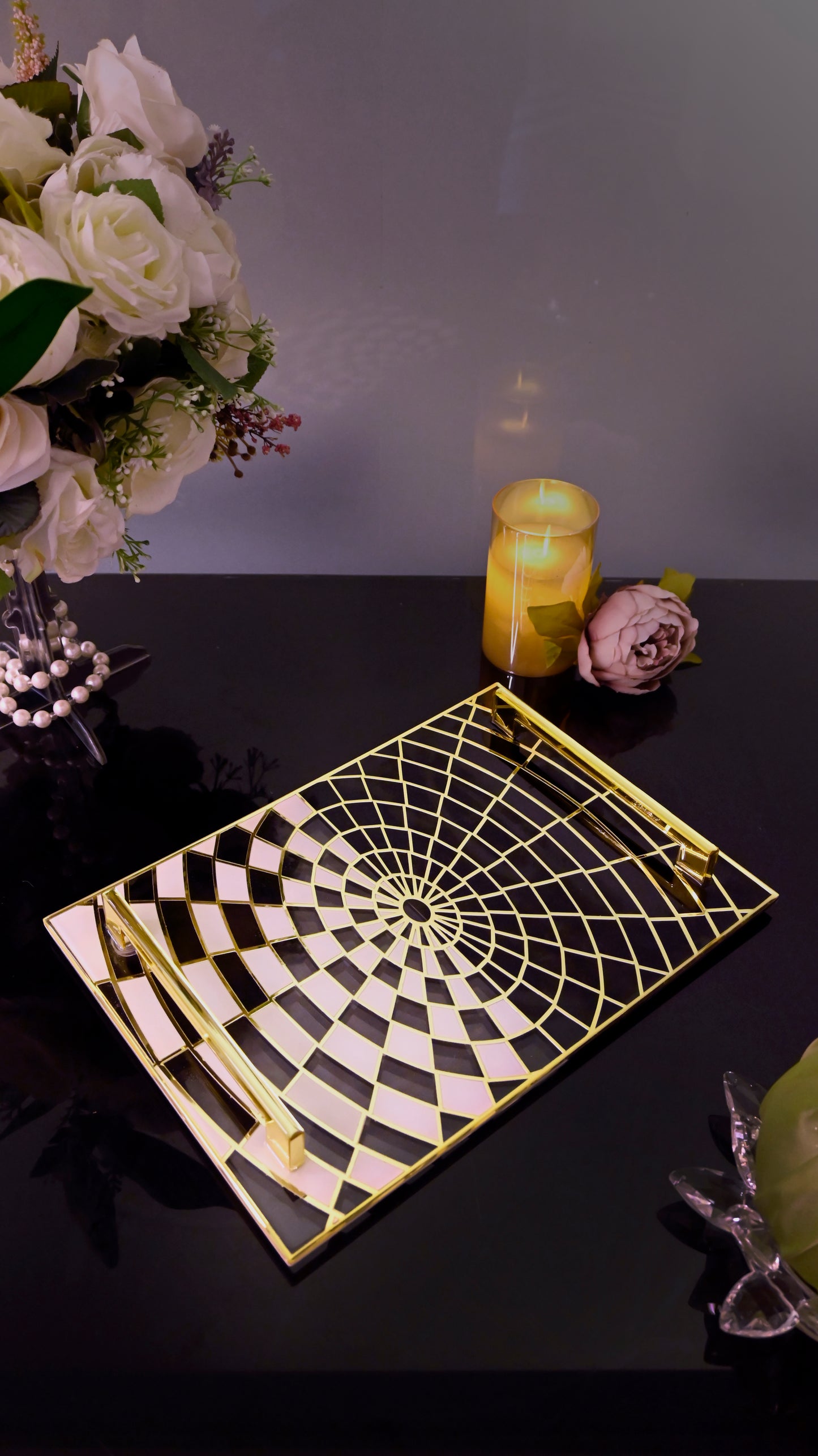 Black & White Gold Web: Standard Tray