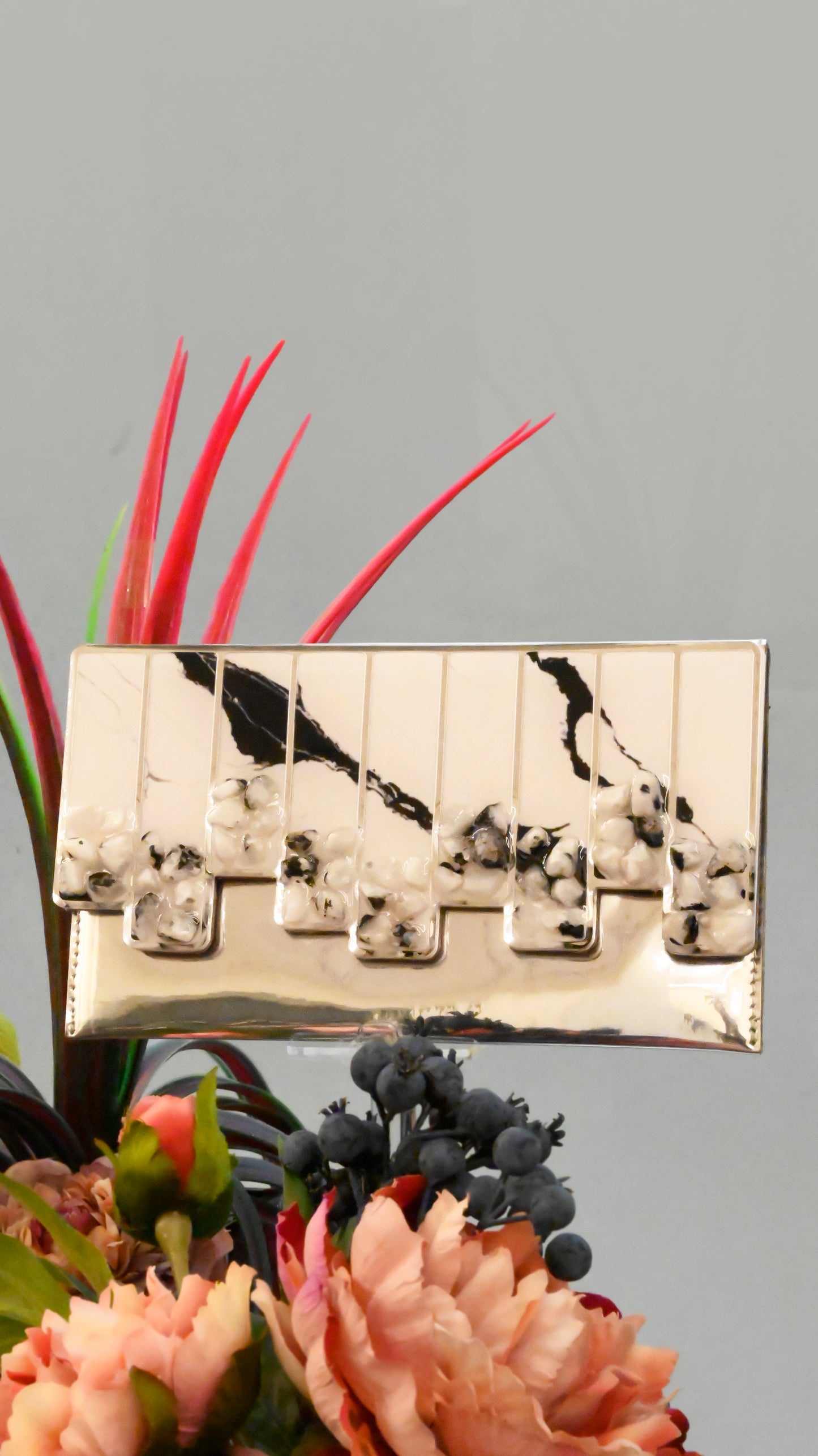 High-Low Stones White: Clutch