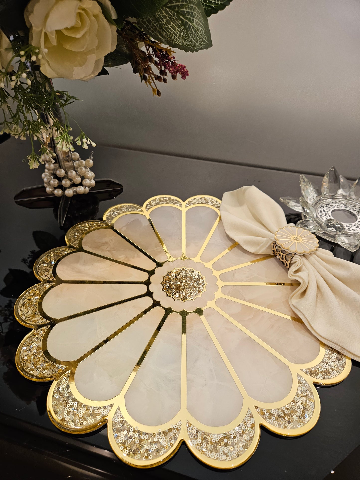 Daisy Gold: Round Placemat