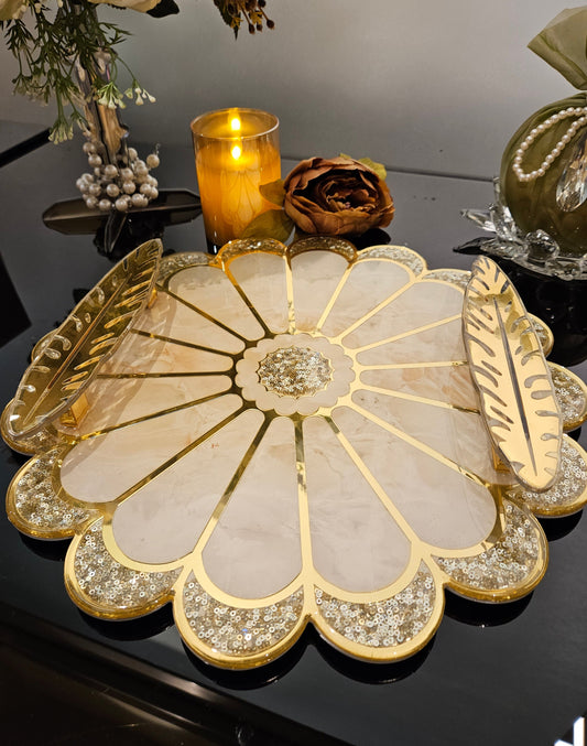 Daisy Gold: Round Tray