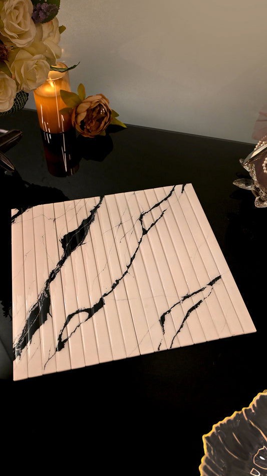Daisy White: Foldable Placemat