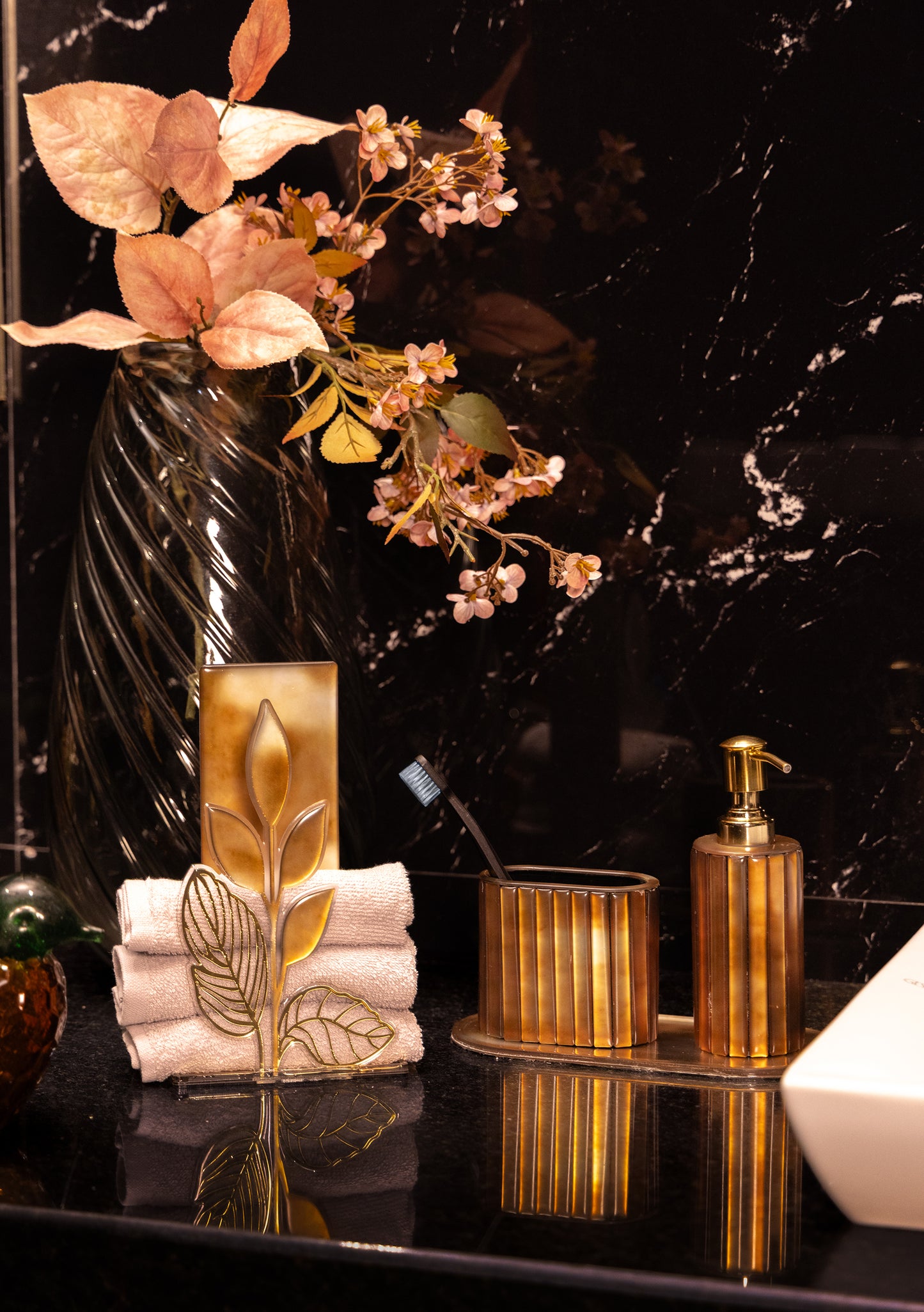 Metallic Gold: Bathroom Set