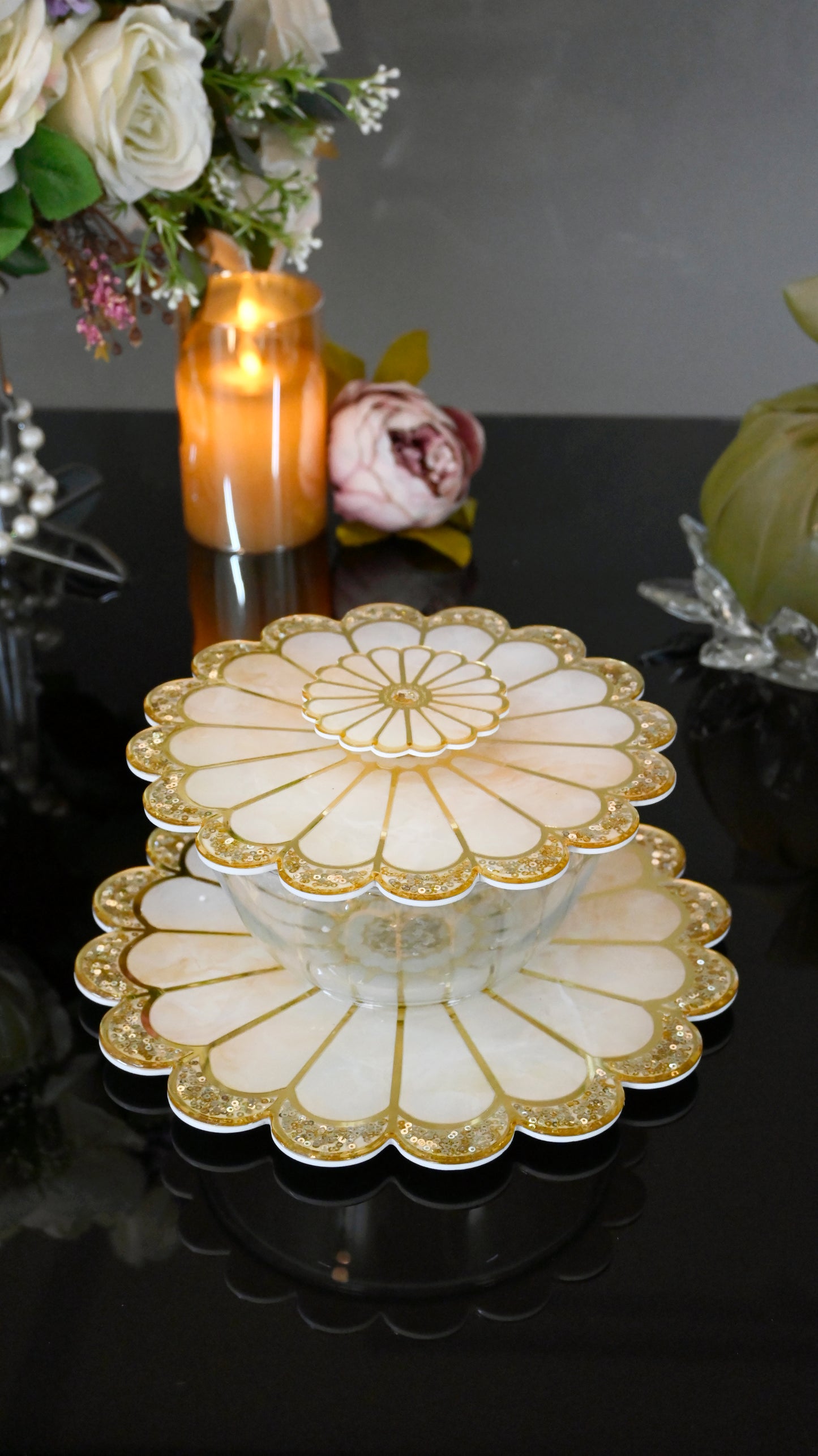 Daisy Gold: Serving Bowl With Lid