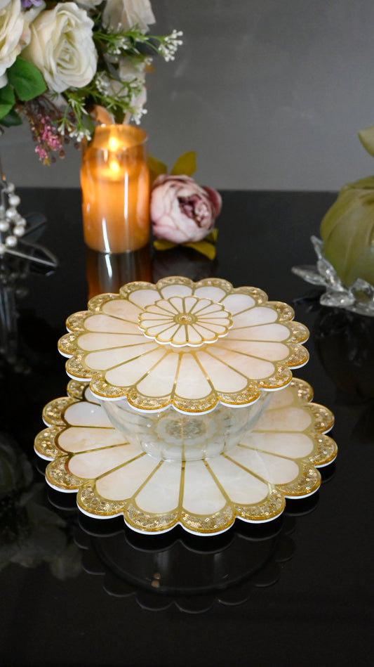 Daisy Gold: Serving Bowl With Lid