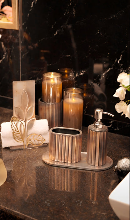 Metallic Silver: Bathroom Set
