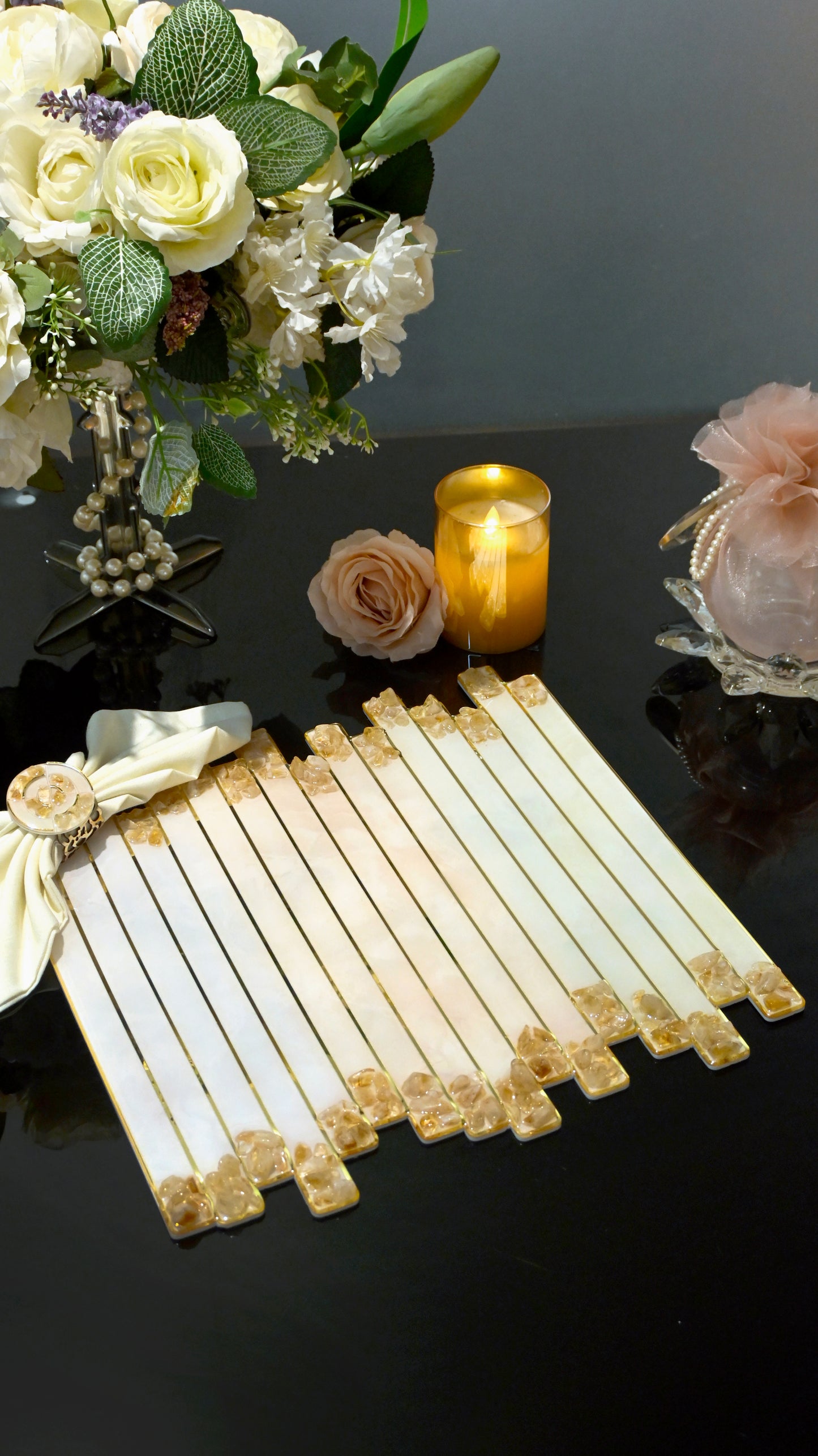 High-Low Stones Golden: Placemat 16"