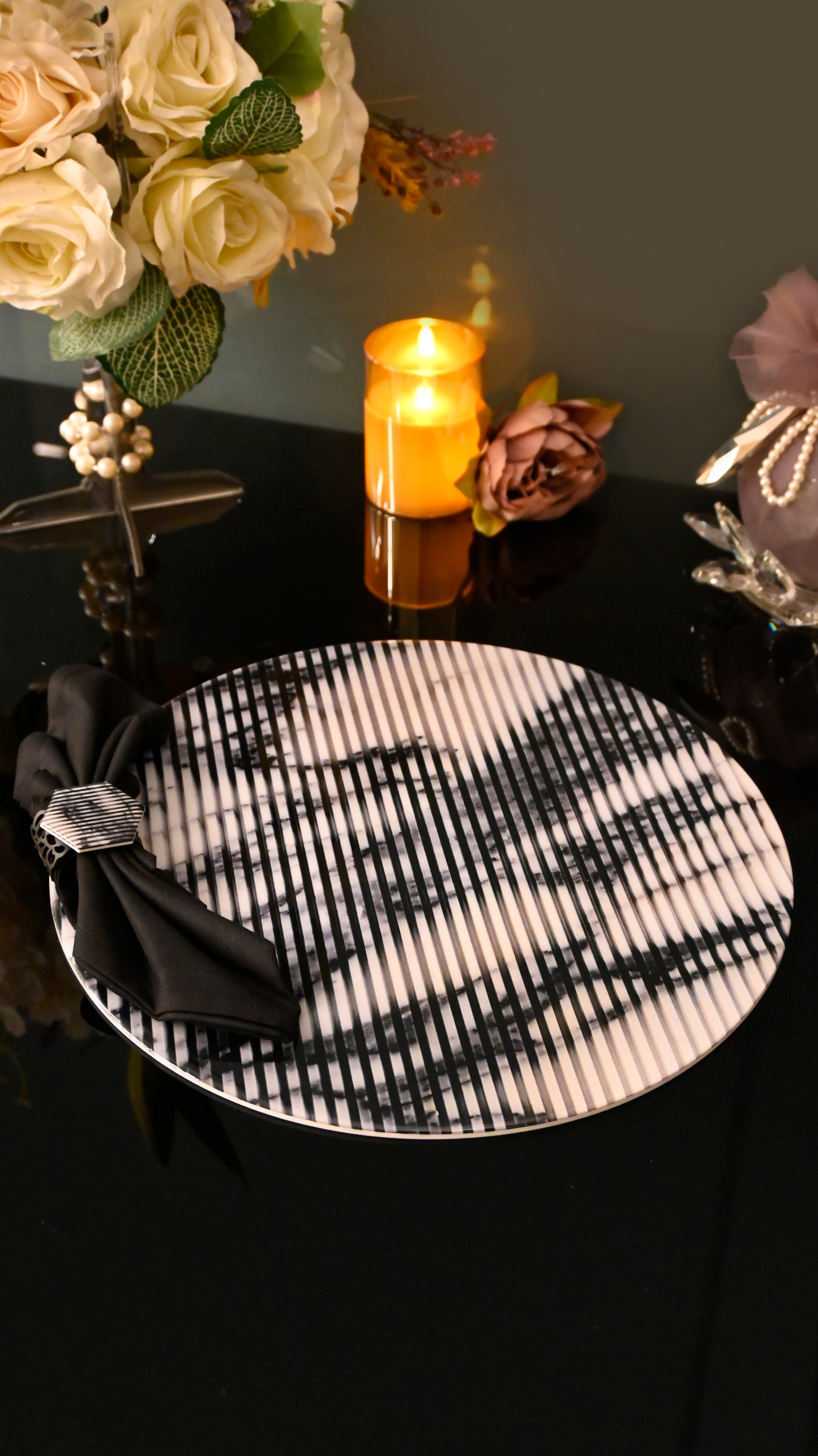 Fluted Marble White: Round Placemat 14''