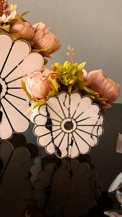 Daisy White: 6" Vase
