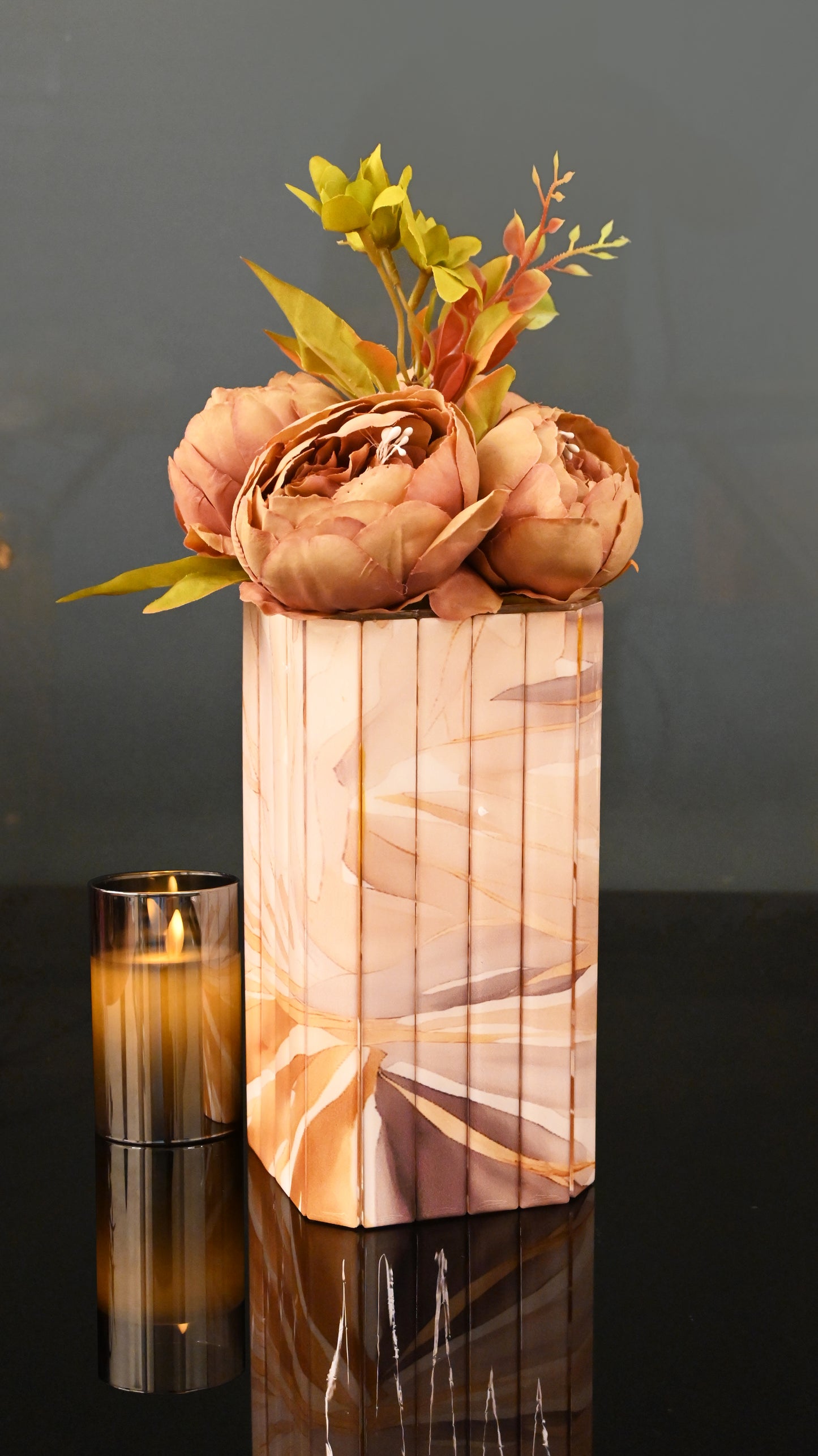 Golden Bloom: Flexi Medium Vase