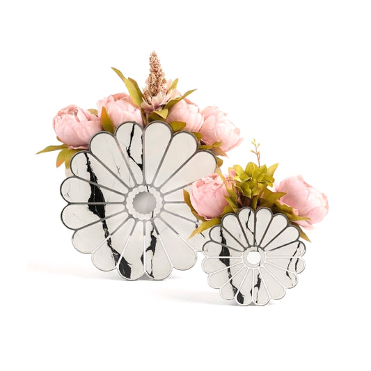 Daisy White: 6" Vase