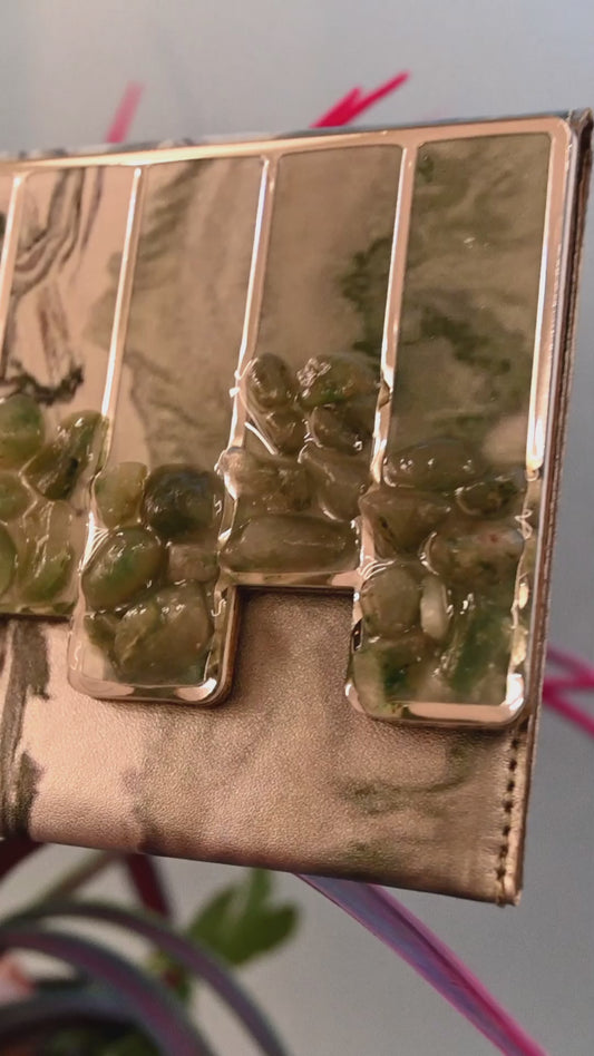 High-Low Stones Green: Clutch