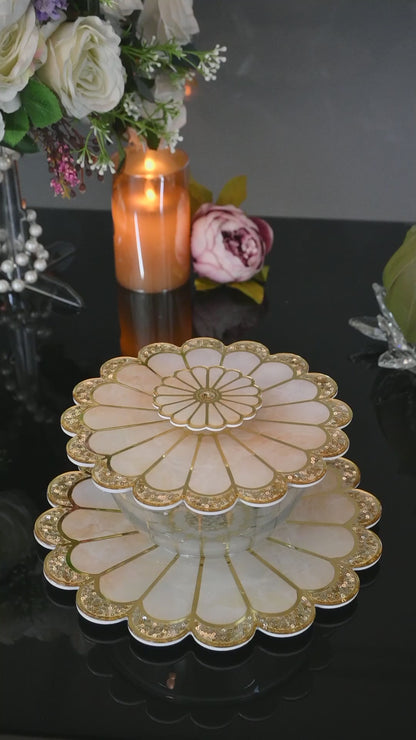 Daisy Gold: Serving Bowl With Lid