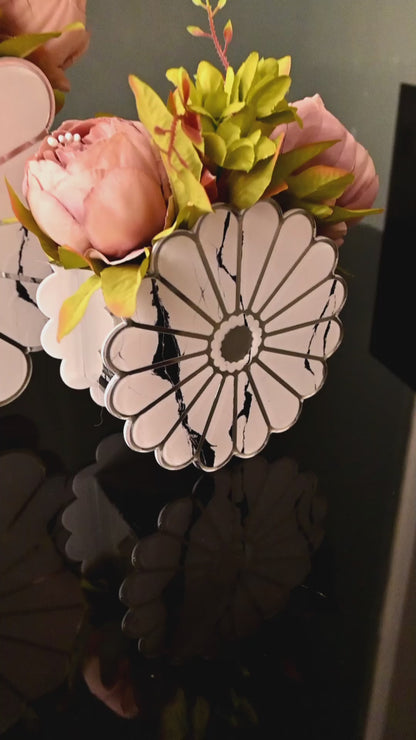 Daisy White: 6" Vase