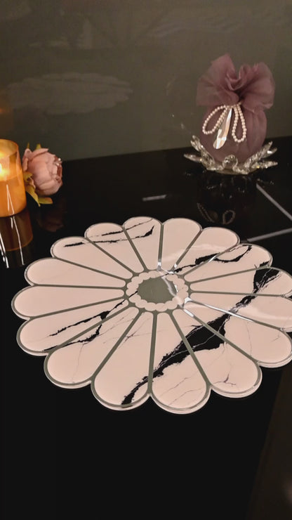 Daisy White: Placemat 16''